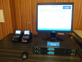 写真「商談会場内にあるHE5100Sの展示の様子」